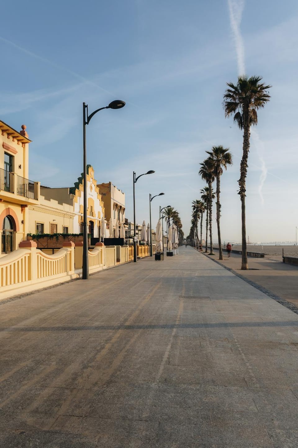 Neighbourhood, Sea view, Location