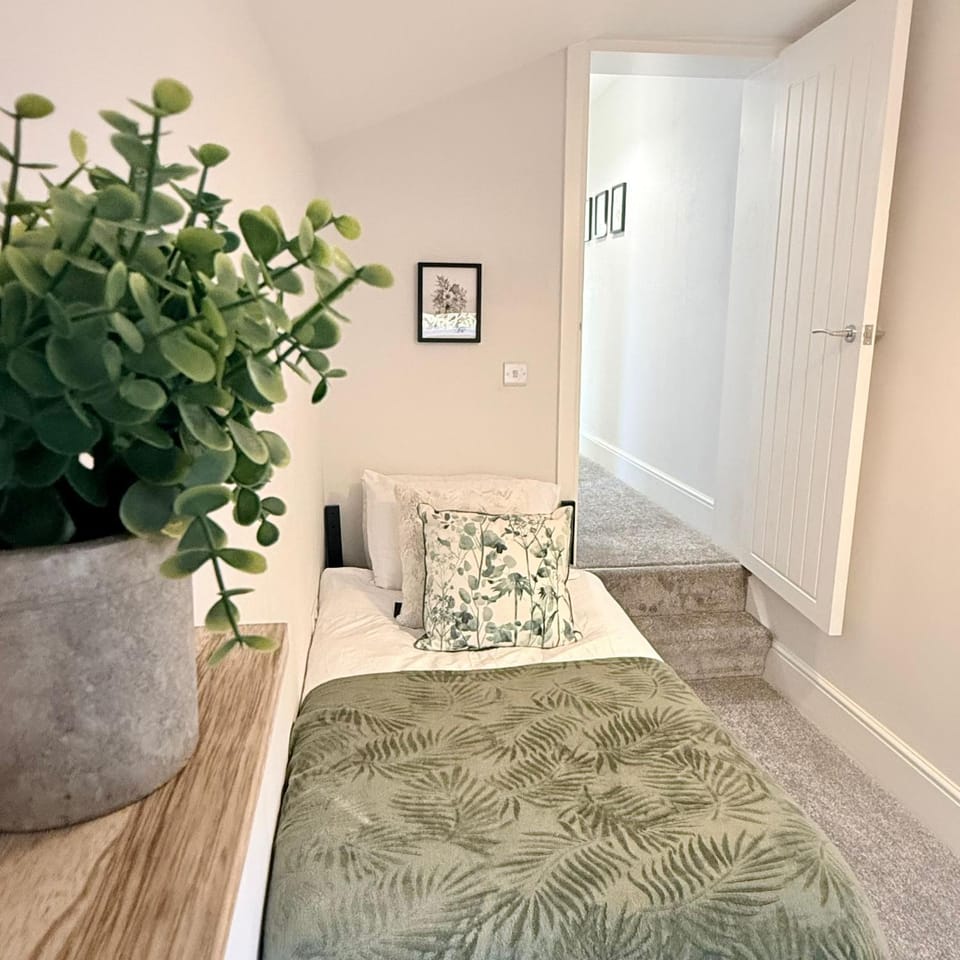 171 Stroud Road House in Gloucester