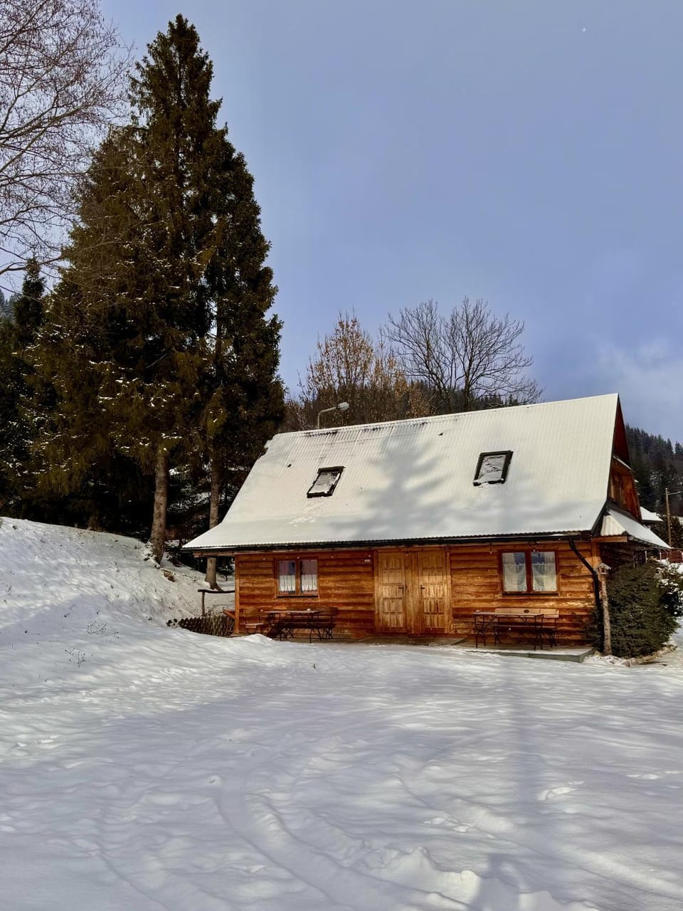 Property building, Facade/entrance, Day, Winter