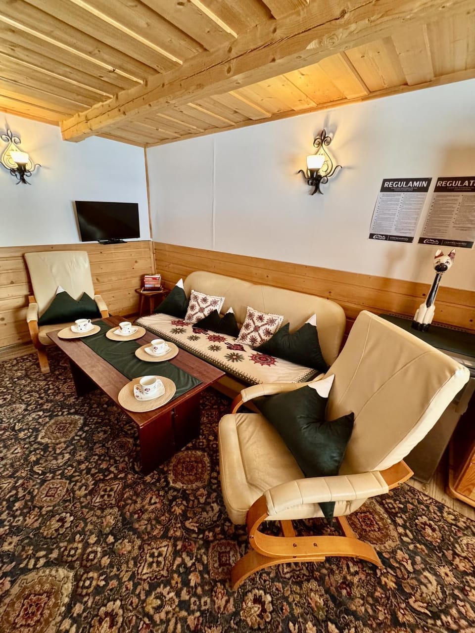 Living room, Photo of the whole room, Seating area, furniture