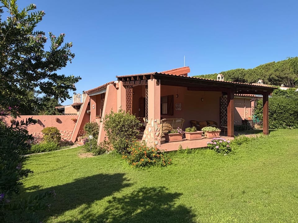 Villa Aurora House in Geremeas