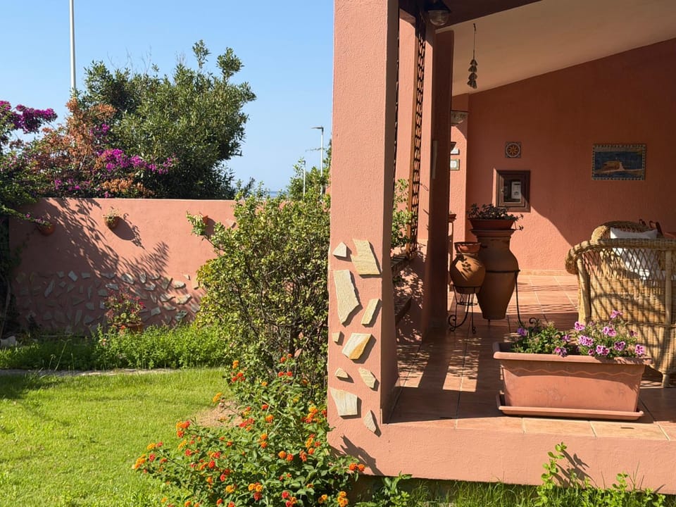 Villa Aurora House in Geremeas