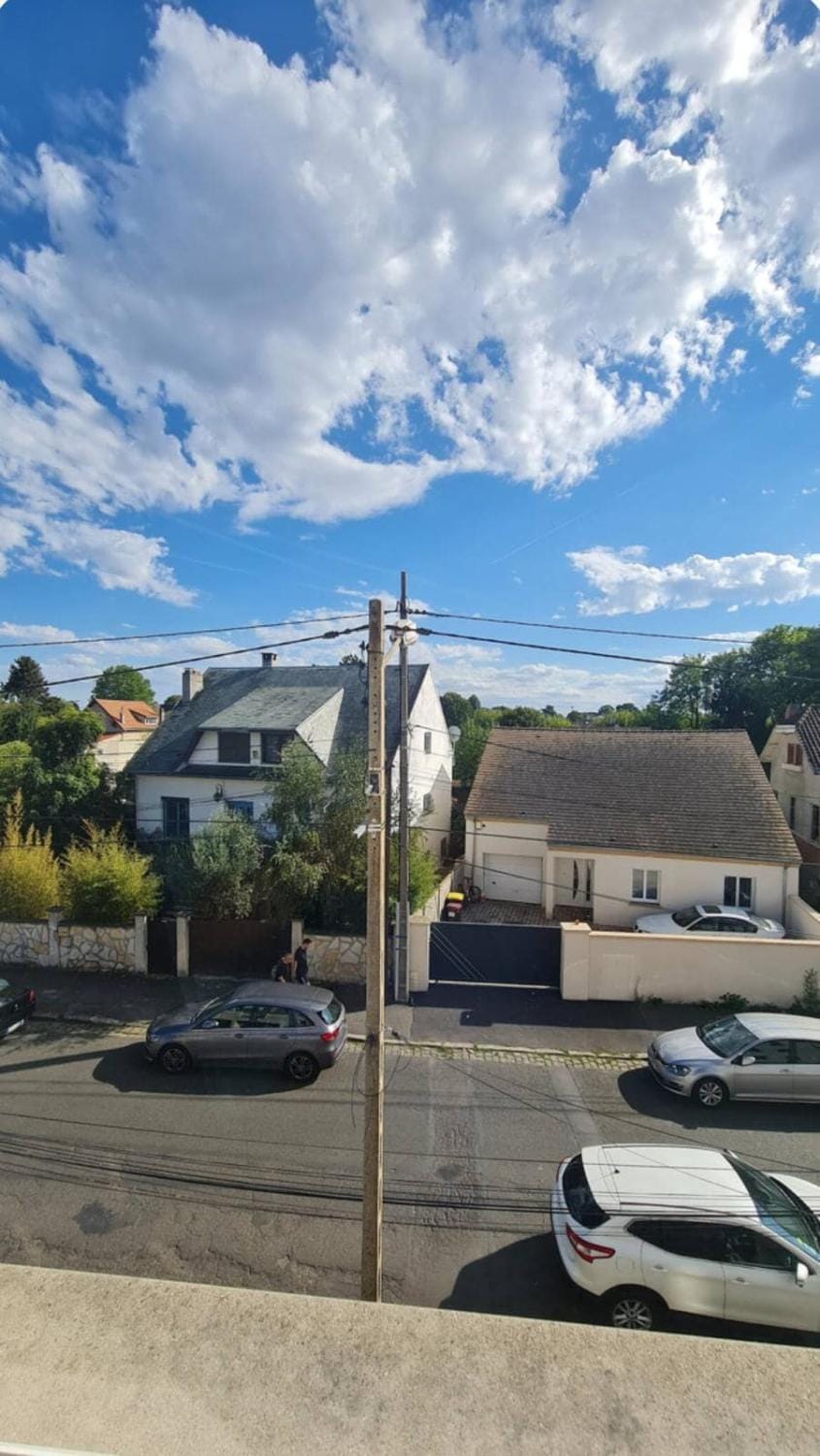 Cozy nest with Netflix, Wi-Fi and parking included Apartment in Gagny
