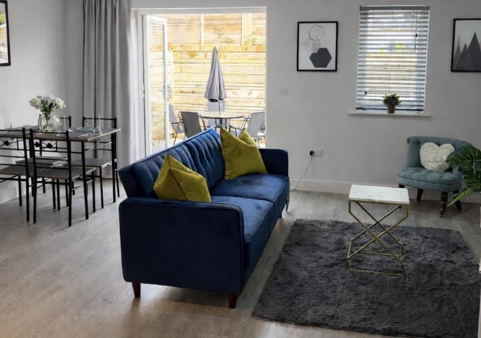 Grove Mews, Cheltenham, Centre - Garden & Parking House in Cheltenham