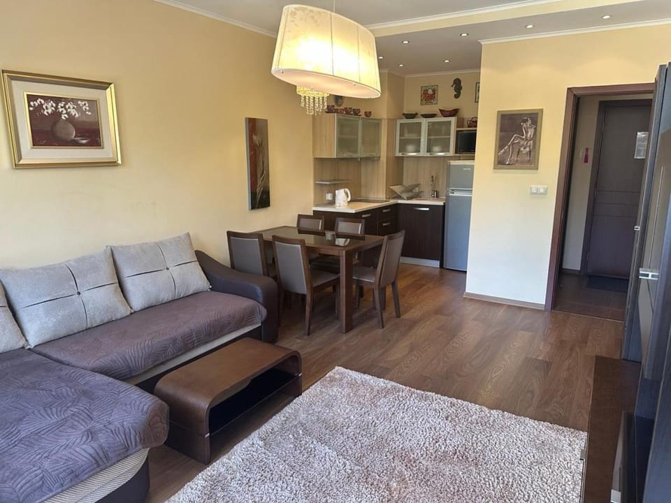 Kitchen or kitchenette, Living room, Seating area
