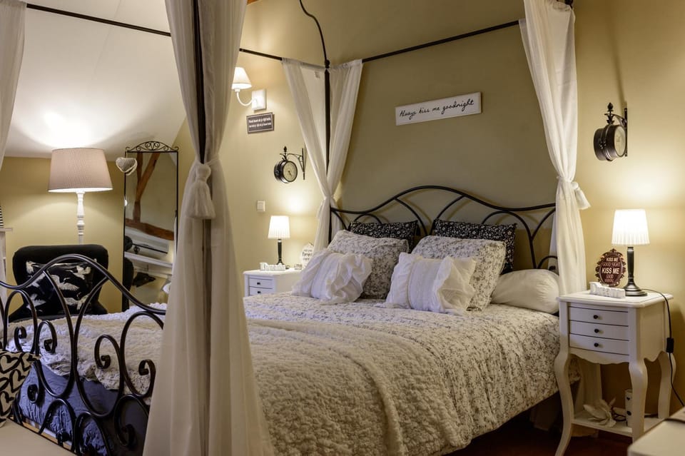 Bed & Boterham Carpe Diem Koetshuis Nino House in Hamont-Achel