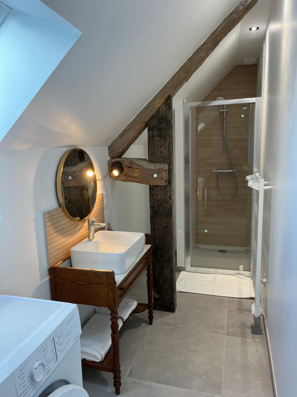 Shower, Bathroom, towels, washing machine