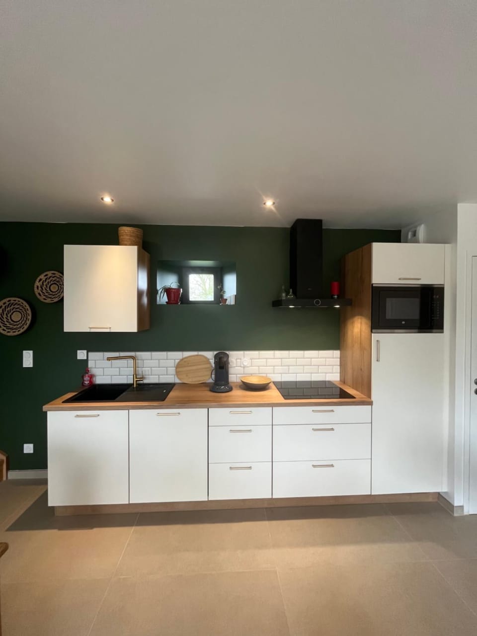 Kitchen or kitchenette, dishwasher, oven, stove