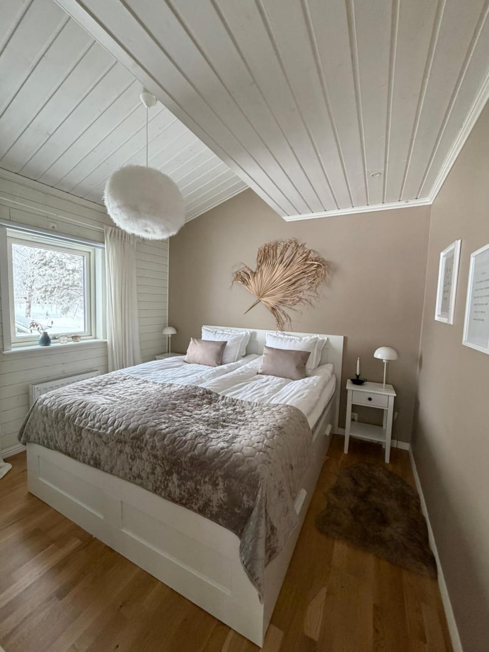 Bed, Day, Bedroom