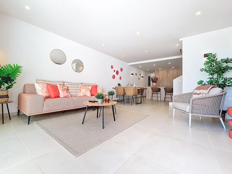 Communal lounge/ TV room, Living room
