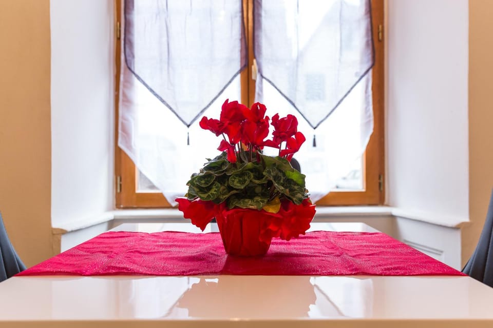 Day, Decorative detail