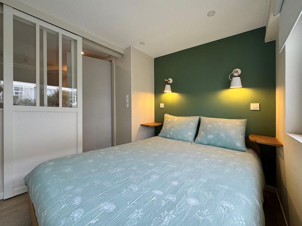 Bed, Night, Decorative detail, Bedroom