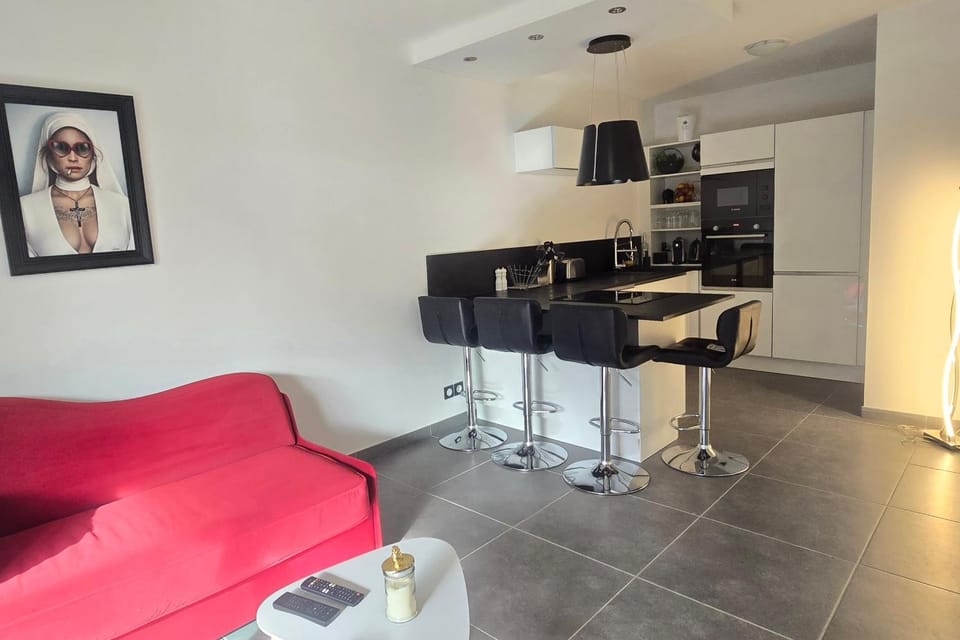 Saint-Raphaël Apartment Near Beach & Pool Apartment in Saint-Raphael