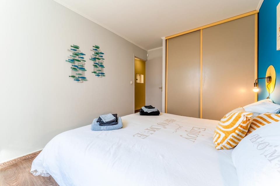 Living room, Bedroom