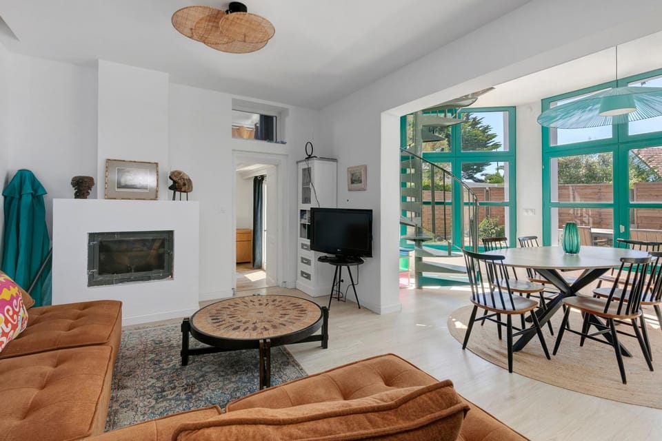 Property building, Living room