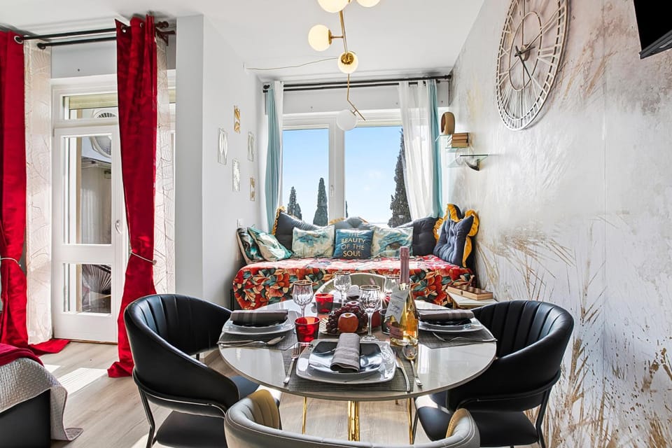 Living room, Dining area