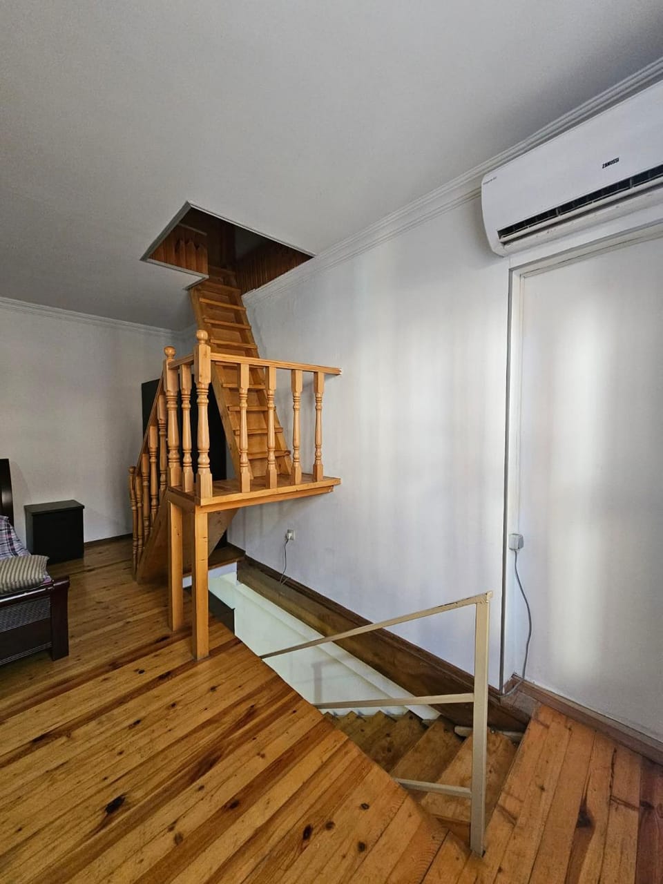 Bed, air conditioner