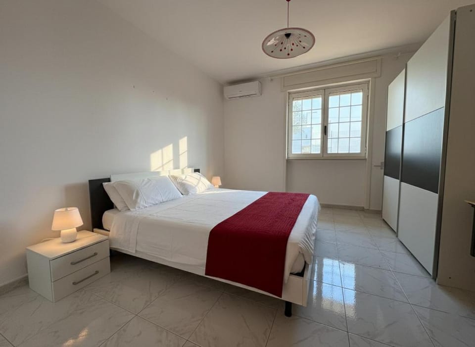 Photo of the whole room, Bedroom, wardrobe, air conditioner