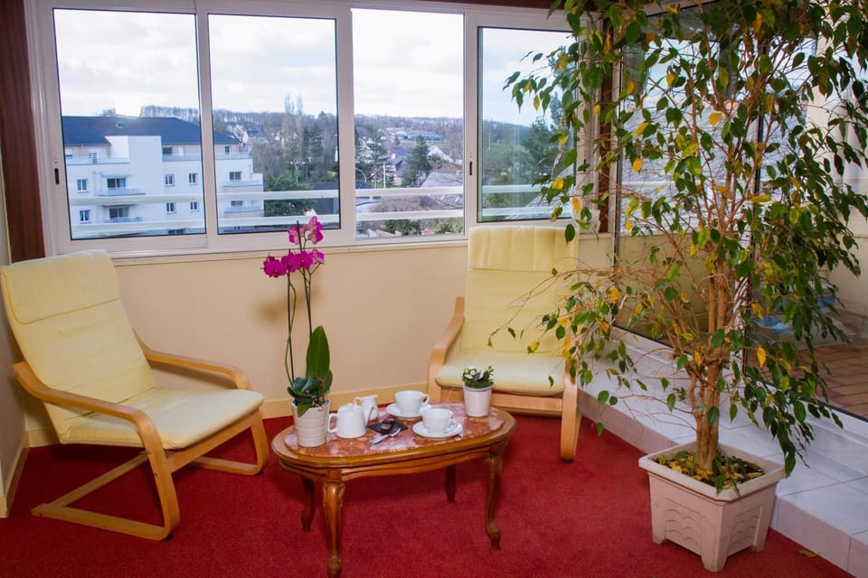Day, Seating area, Landmark view
