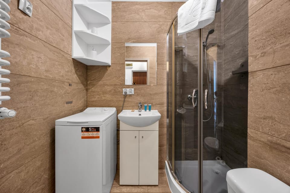 Shower, Toilet, Bathroom, washing machine