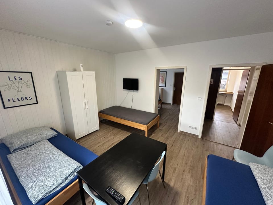 Zwei Zimmer Unterkunft - Apartments und Monteurzimmer BW - Küche, Bad und Garten Apartment in Baden-Württemberg