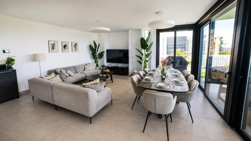 Communal lounge/ TV room, Living room