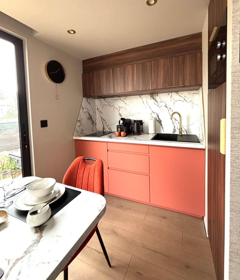 Coffee/tea facilities, kitchen