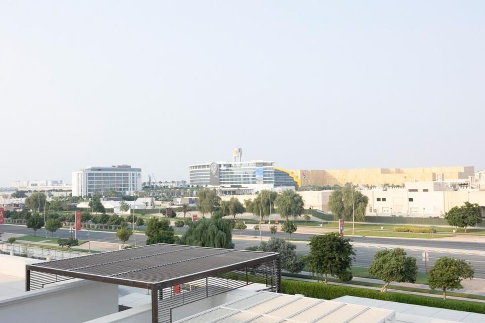 Yas Golf Studio Near Theme Parks Apartment in Abu Dhabi