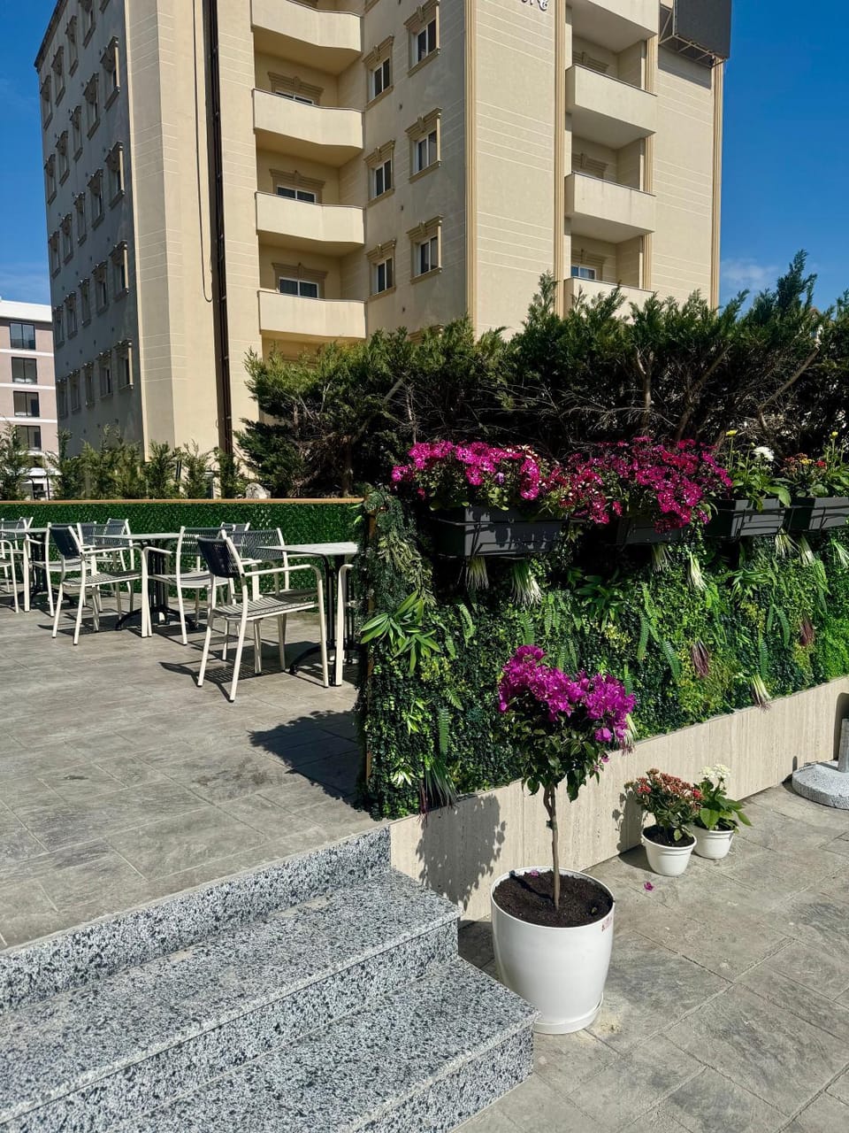 Coffee/tea facilities, Lounge or bar, minibar