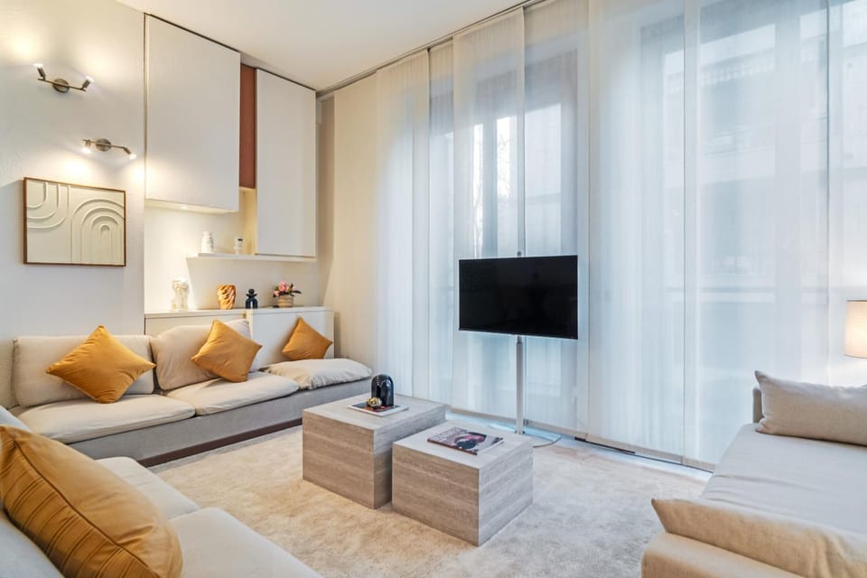 Communal lounge/ TV room, Bed, TV and multimedia, Living room, Seating area