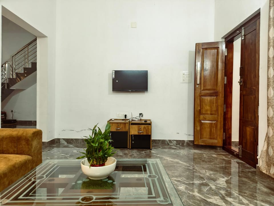 Communal lounge/ TV room, TV and multimedia, Living room, Seating area