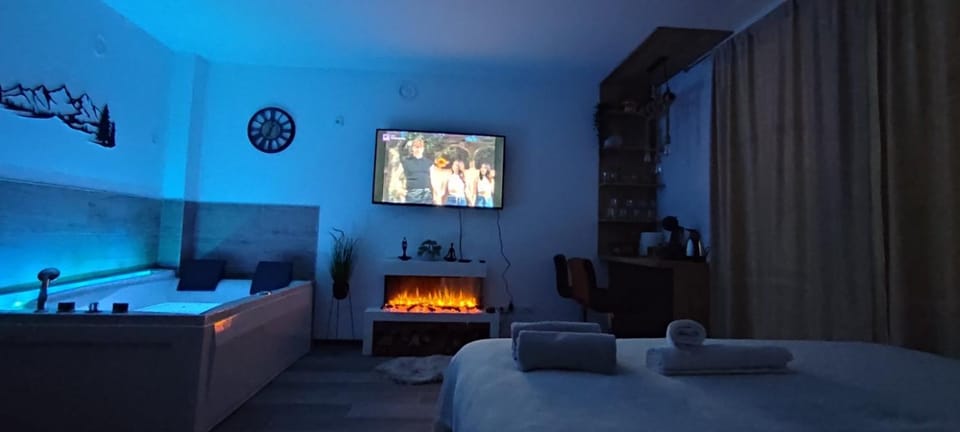 Hot Tub, TV and multimedia