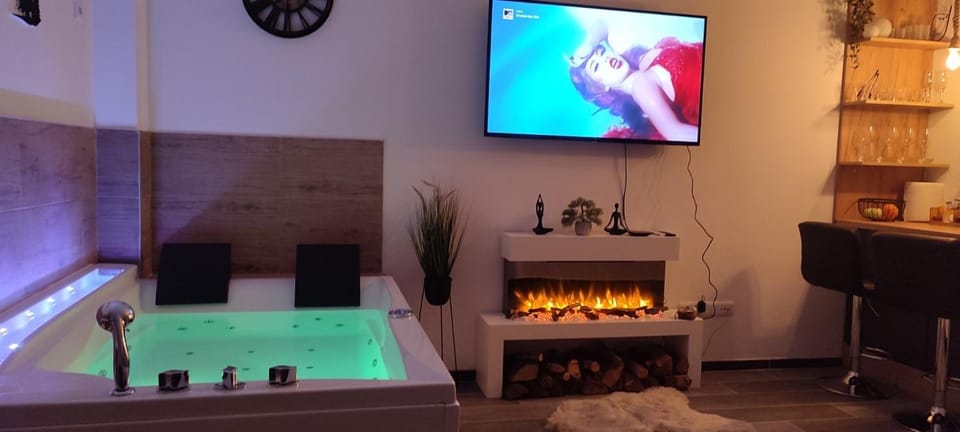 Hot Tub, TV and multimedia