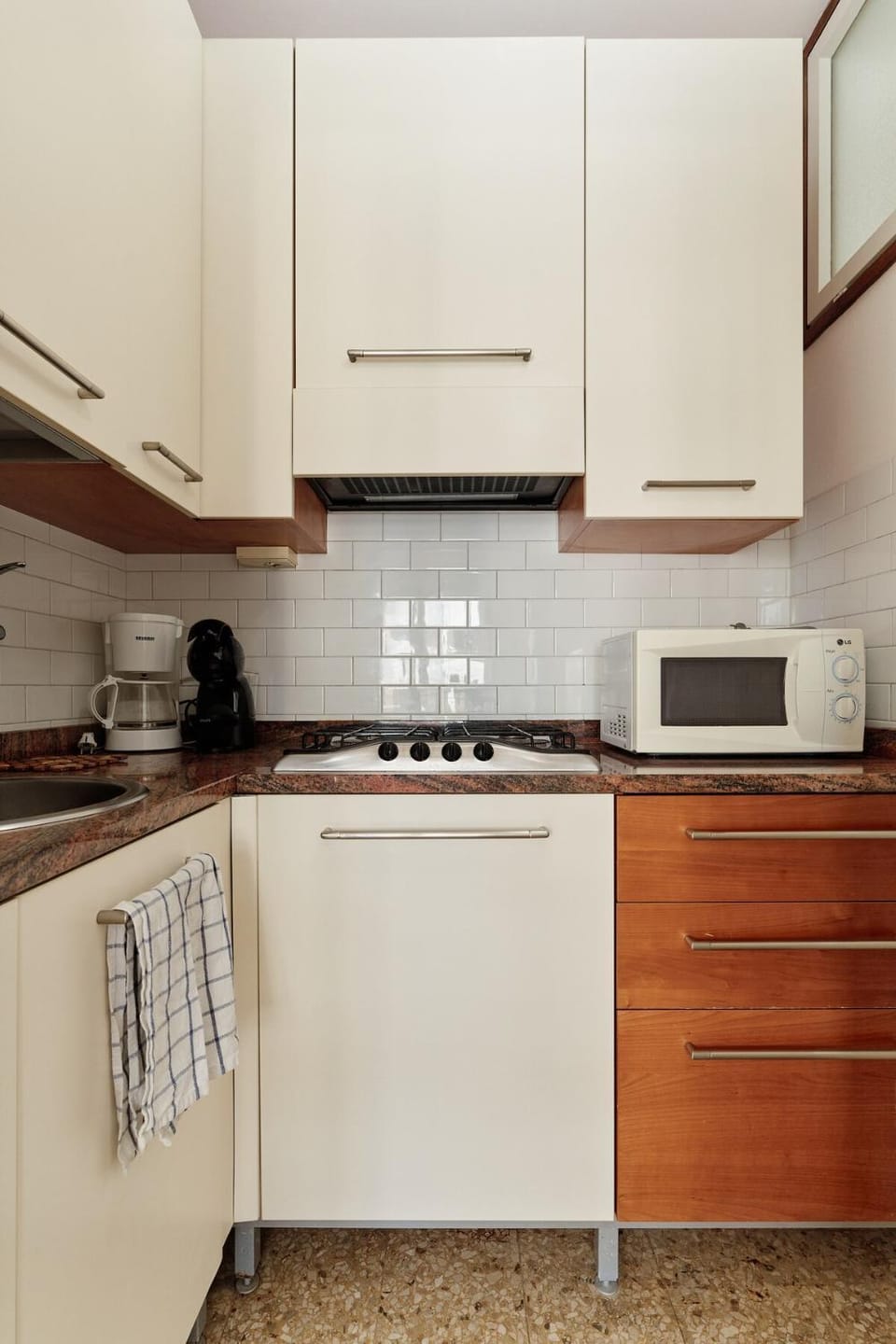 Kitchen or kitchenette, pet friendly, stove