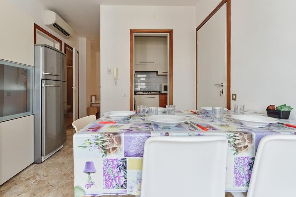 Kitchen or kitchenette, Dining area, pet friendly