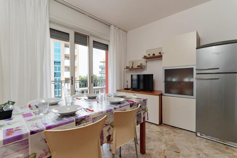 Dining area, pet friendly