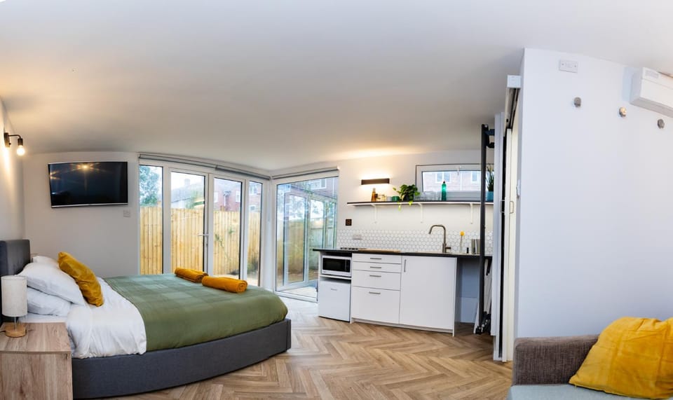 Kitchen or kitchenette, Bedroom