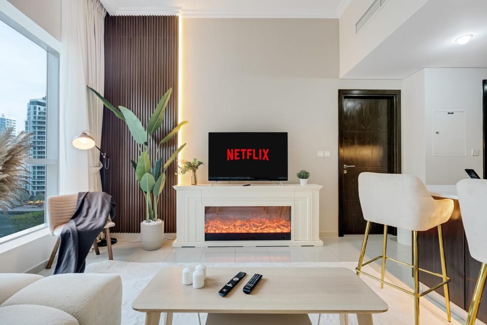Communal lounge/ TV room, TV and multimedia, Living room, Seating area, Evening entertainment