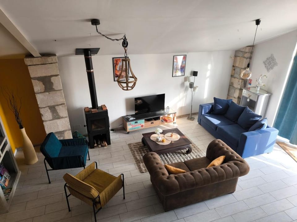 Communal lounge/ TV room, TV and multimedia, Seating area