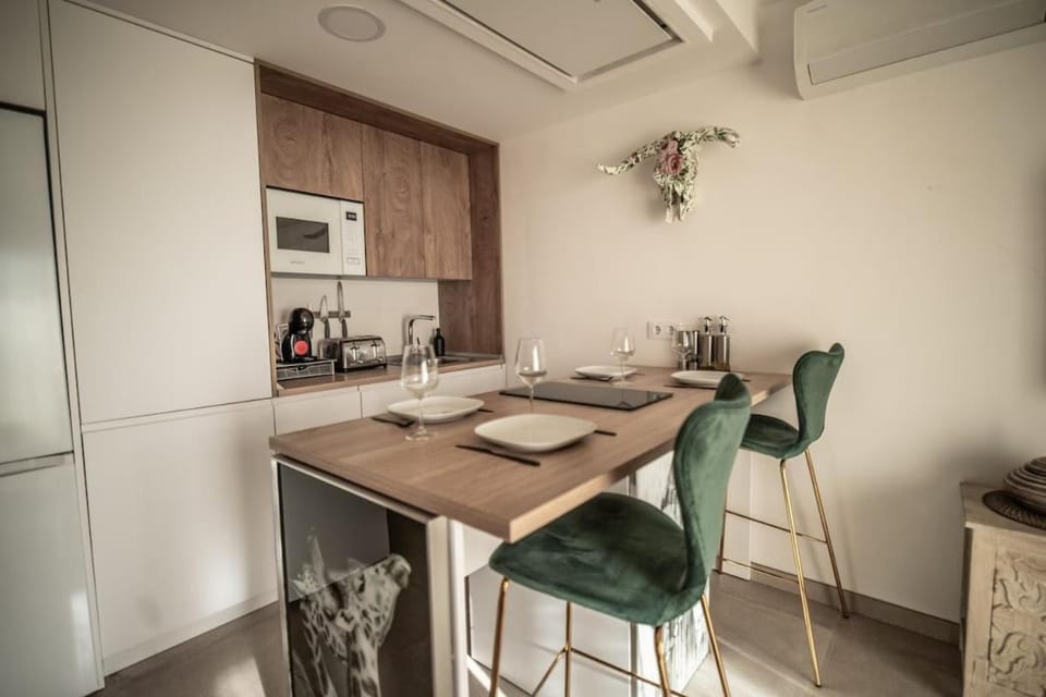 Kitchen or kitchenette, stove, kitchen