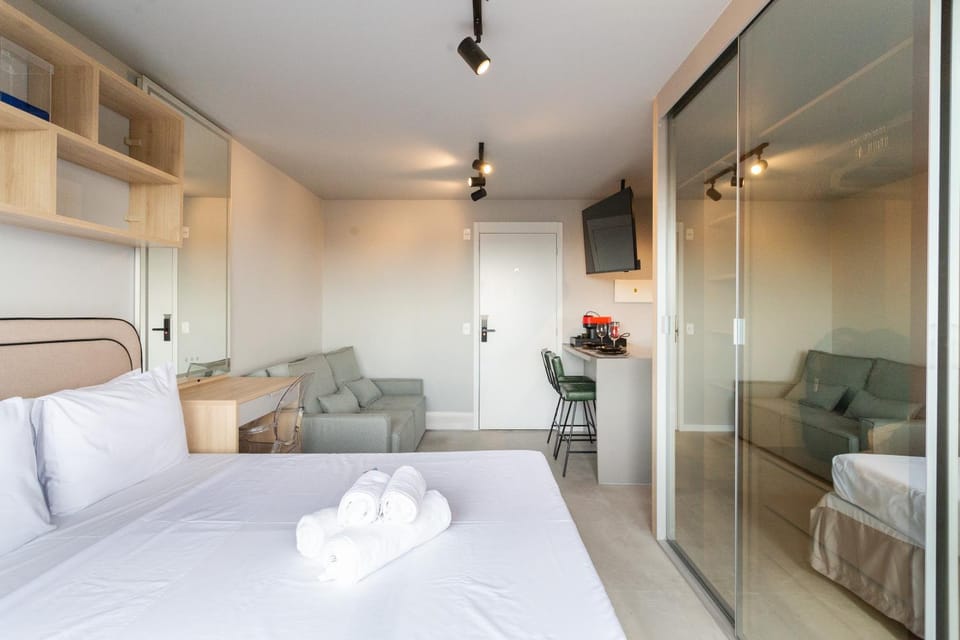 Bed, TV and multimedia, Photo of the whole room, Bedroom, towels, wardrobe