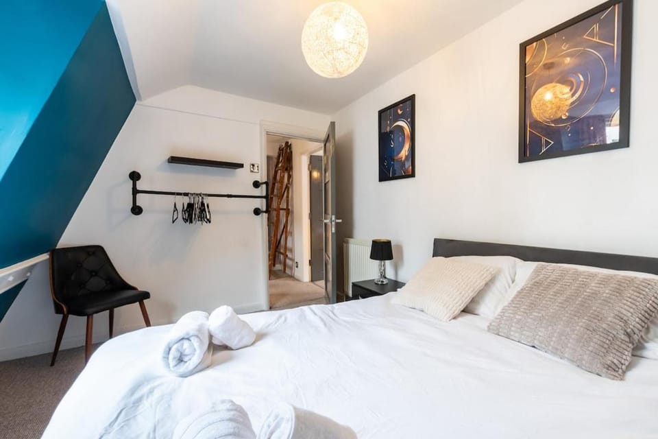 Open Mind Property-16 Guests with Garden & Hot tub House in Brighton