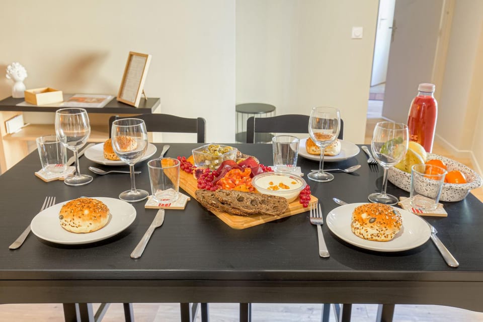 Dining area, Meals