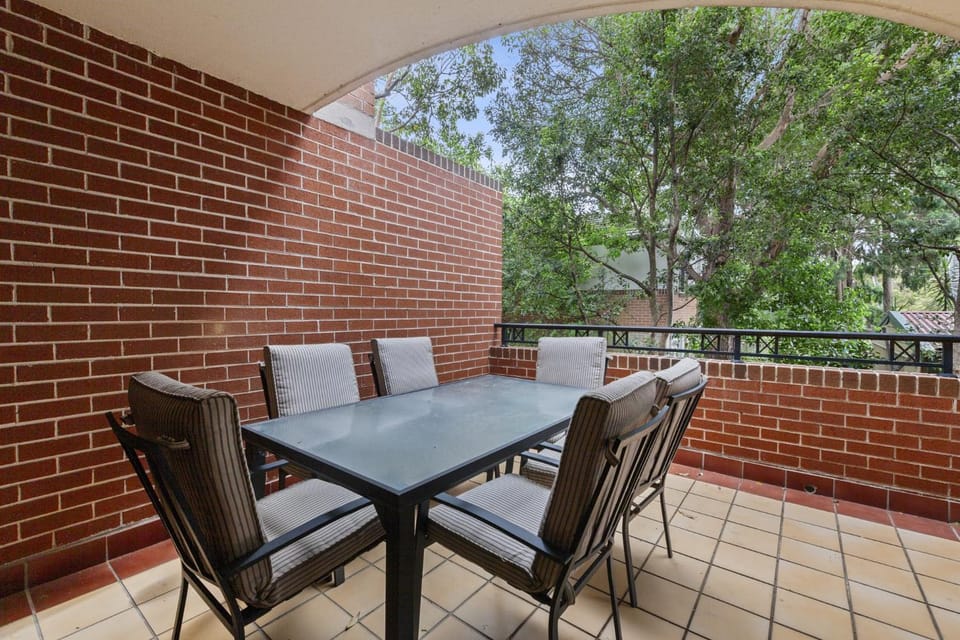 Bright Marrickville Flat with Balcony & Parking Apartment in Marrickville