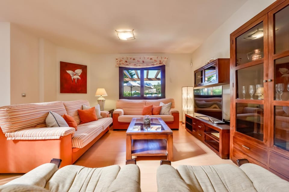 Communal lounge/ TV room, Living room
