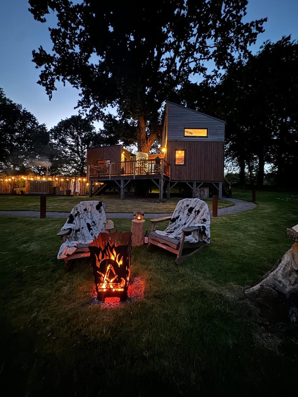 A Romantic Luxury Treehouse with Hot Tub Campground/ 
RV Resort in Wellington