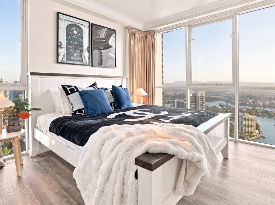 Bed, View (from property/room), Photo of the whole room, Bedroom, City view, Mountain view, Sea view, air conditioner