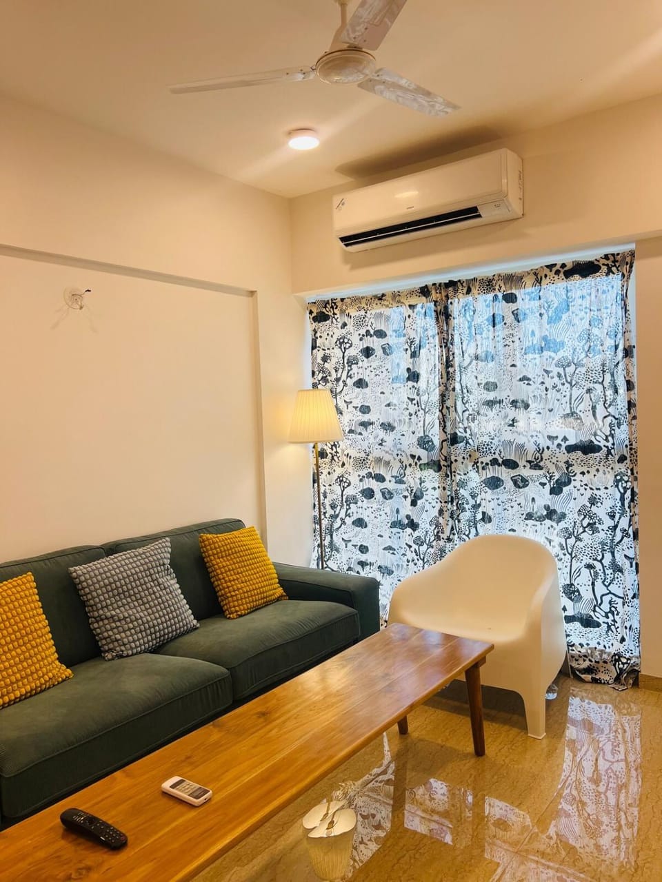 Serene white studio - 2nd floor Apartment in Maharashtra