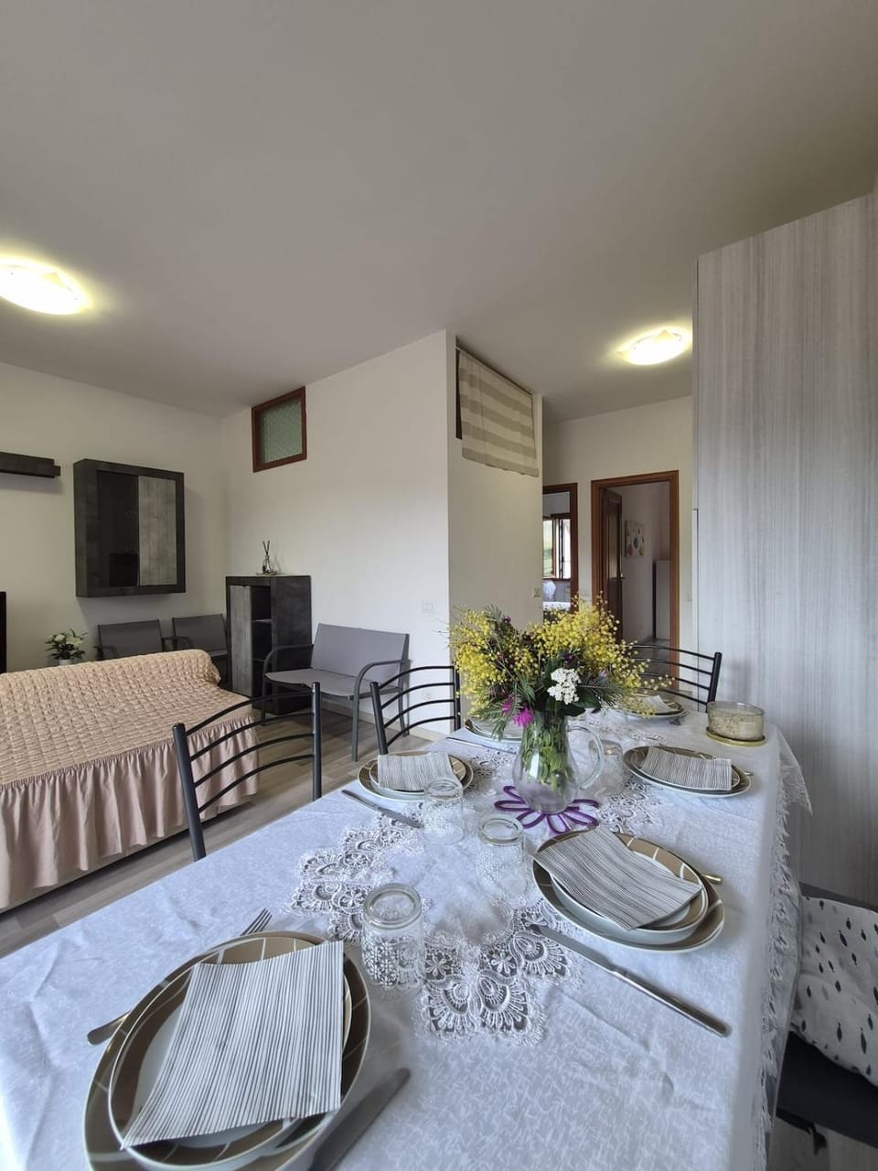 Living room, Seating area, Dining area