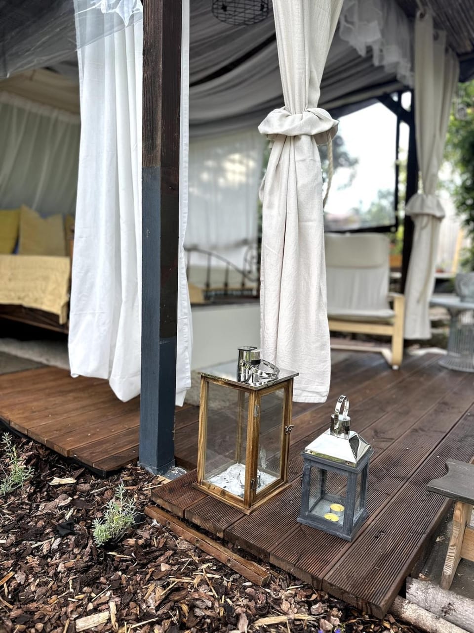Bed, Day, Garden, Balcony/Terrace, Seating area, Garden view